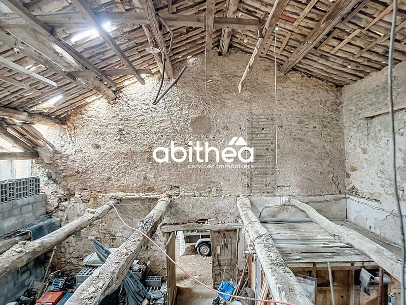 Maison - 360 m² - 2 pièces