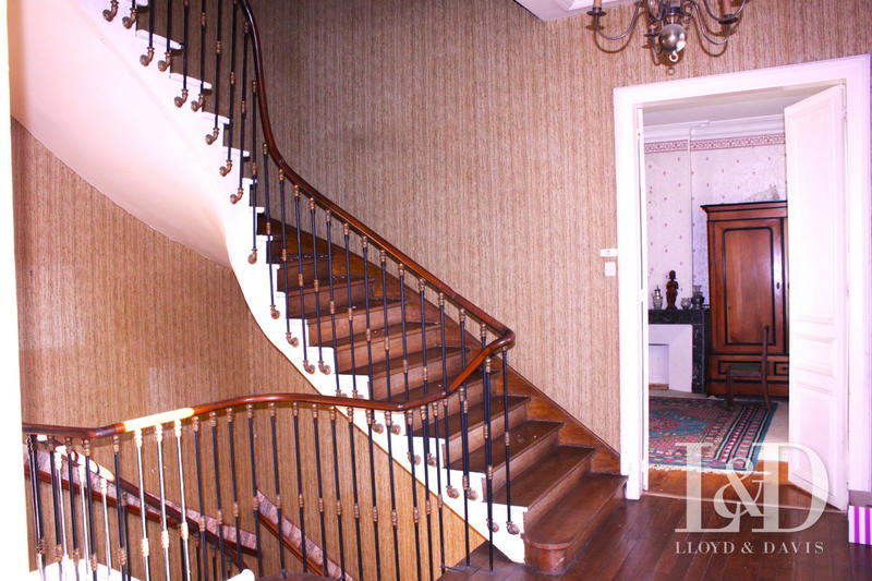 Maison - 243 m² - 7 pièces