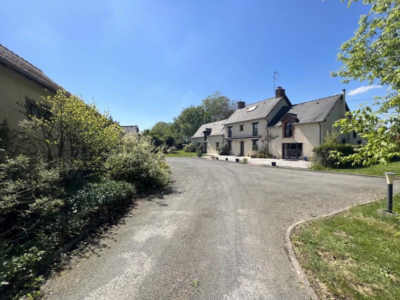 Maison - 280 m² - 8 pièces