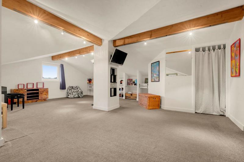 Maison - 240 m² - 6 pièces