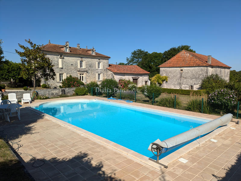 Maison - 278 m² - 12 pièces