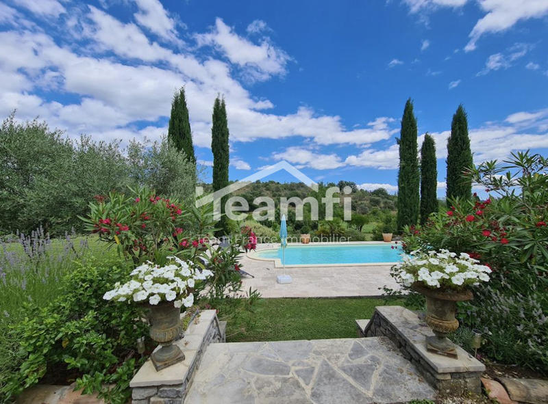 Mas - 215 m² - 12 pièces