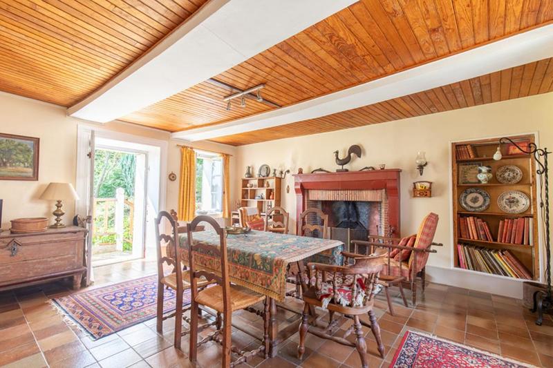 Maison - 230 m² - 8 pièces