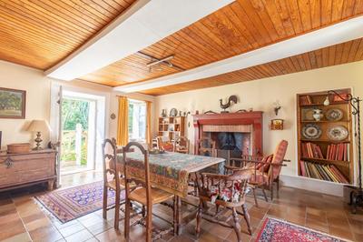 Maison - 230 m² - 8 pièces