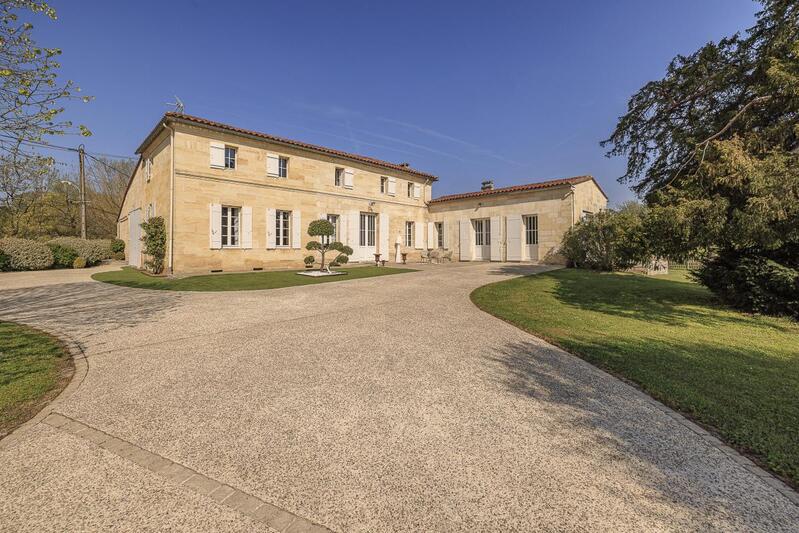 Maison en pierre - 270 m² - 8 pièces