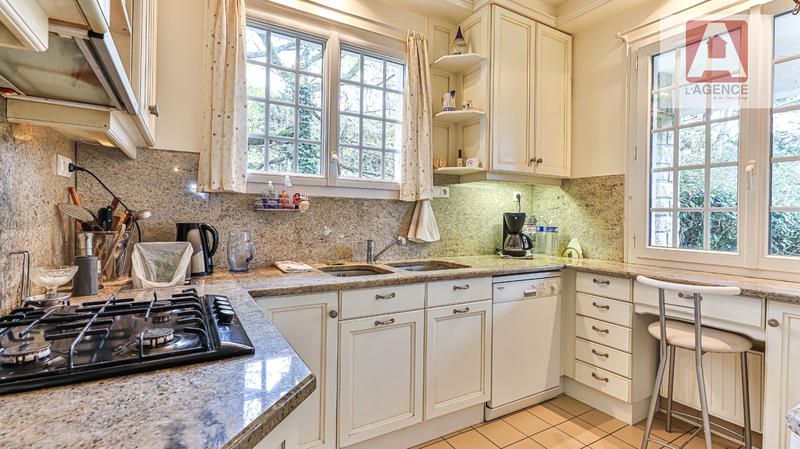 Maison - 213 m² - 7 pièces