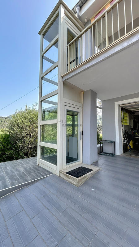 Villa - 320 m² - 8 pièces