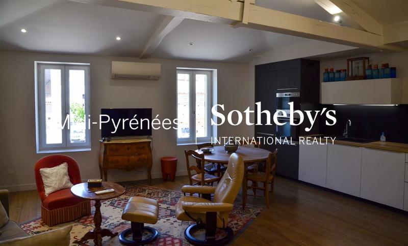 Maison de ville - 375 m² - 9 pièces