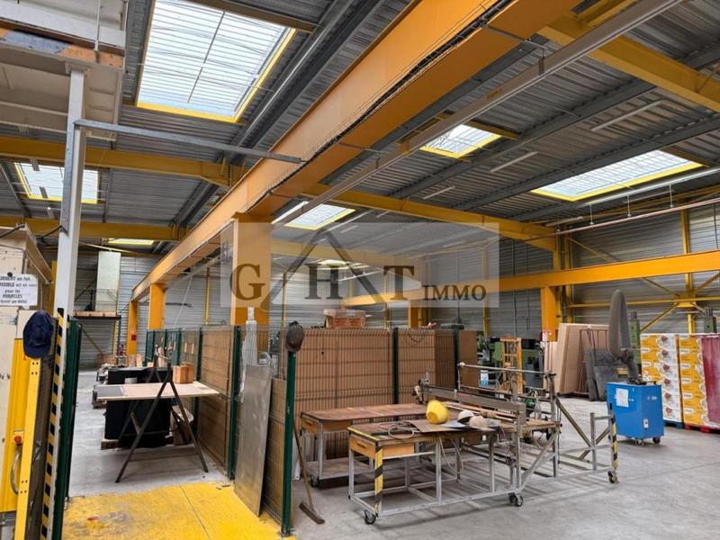 Entrepôt - 1 240 m²