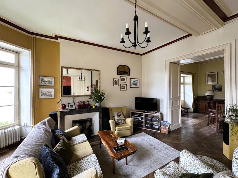 Maison - 410 m² - 16 pièces