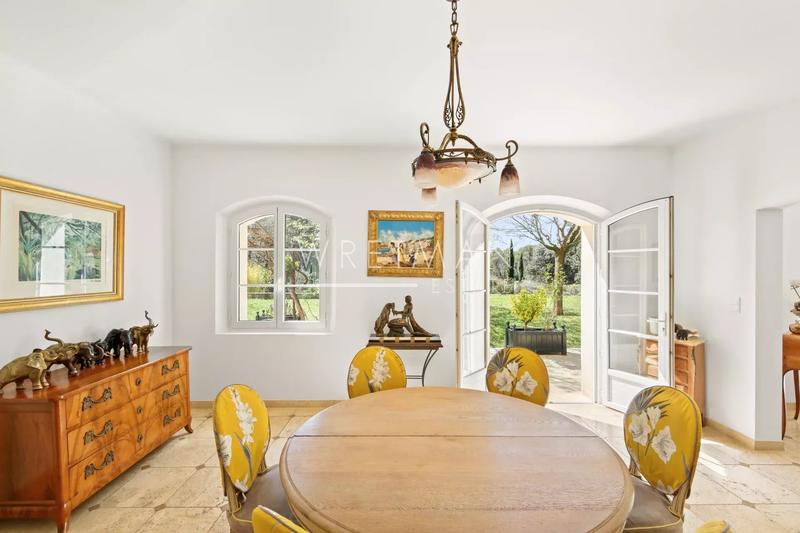 Villa - 260 m² - 10 pièces