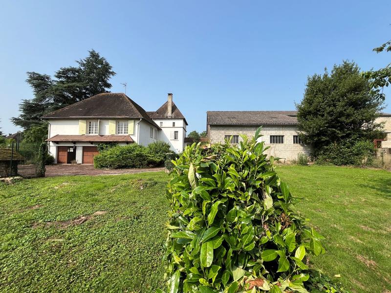 Maison traditionnelle - 256 m² - 9 pièces