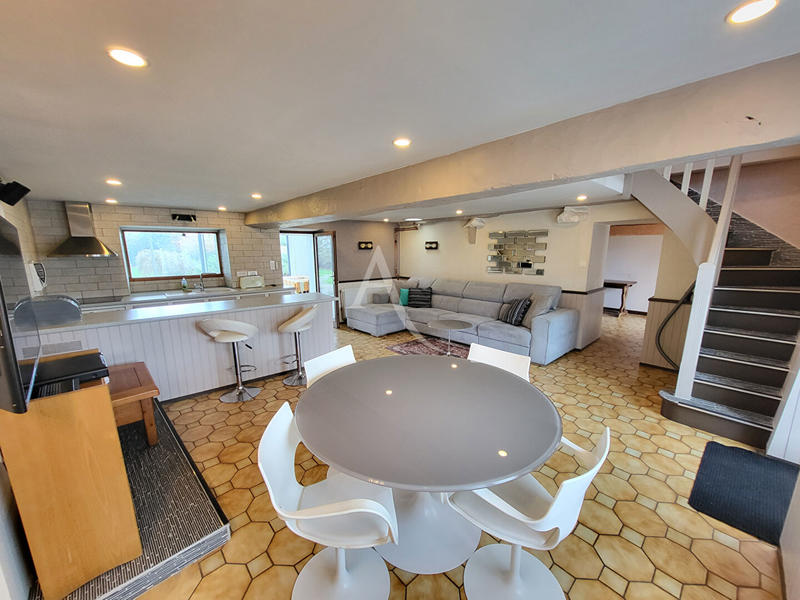 Maison - 150 m² - 8 pièces