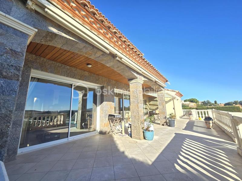 Propriété - 250 m² - 5 pièces