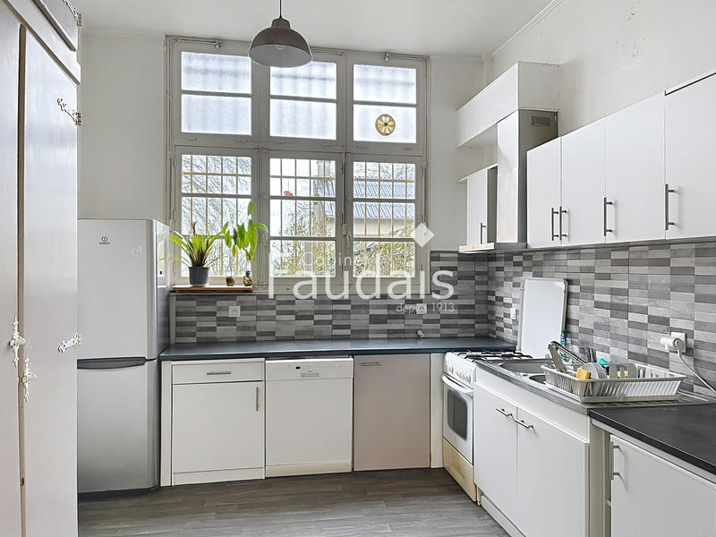 Maison - 243 m² - 8 pièces