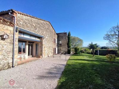 Maison ancienne - 530 m² - 12 pièces