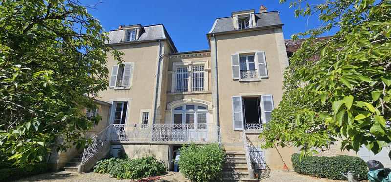 Propriété - 348 m² - 13 pièces
