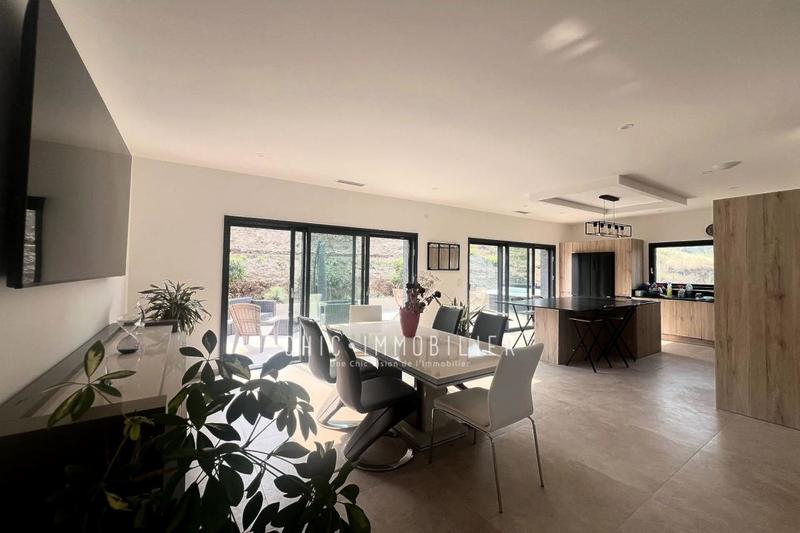 Propriété - 213 m² - 4 pièces