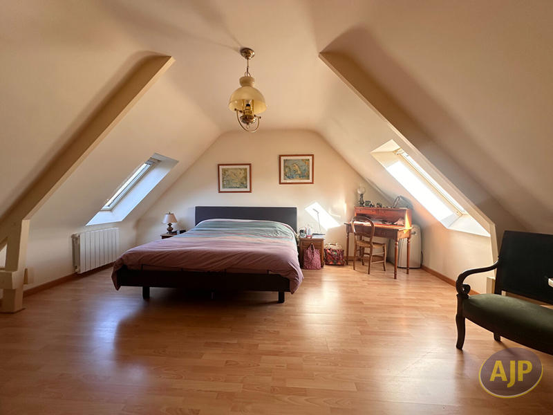 Maison - 182 m² - 7 pièces