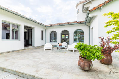 Maison - 346 m² - 6 pièces