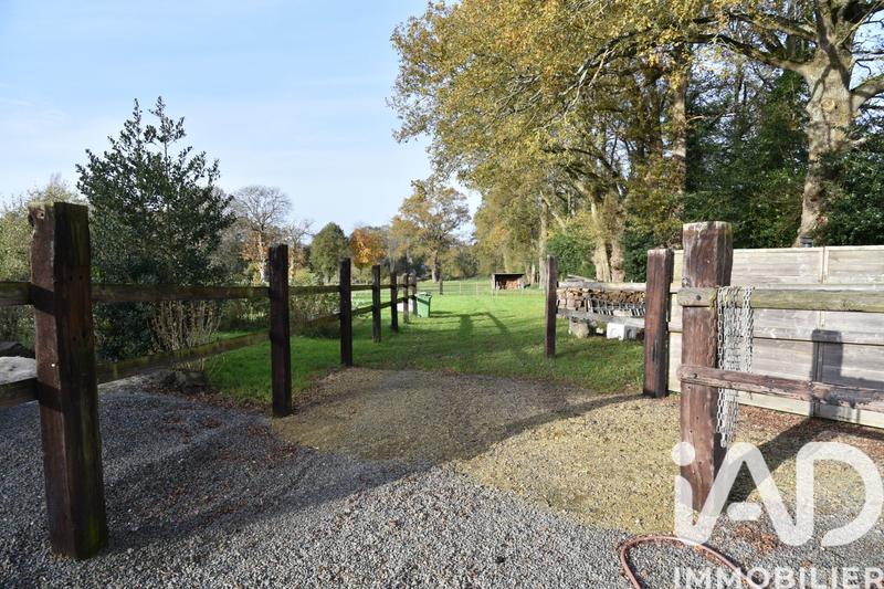 Maison - 277 m² - 9 pièces