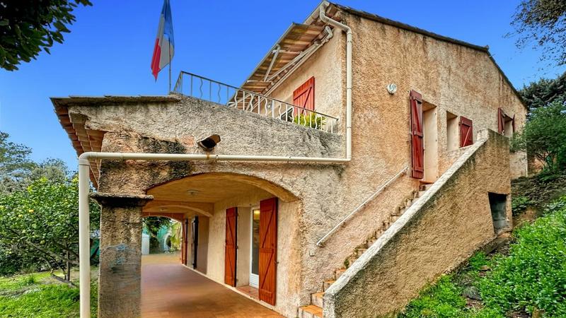 Maison - 114 m² - 5 pièces