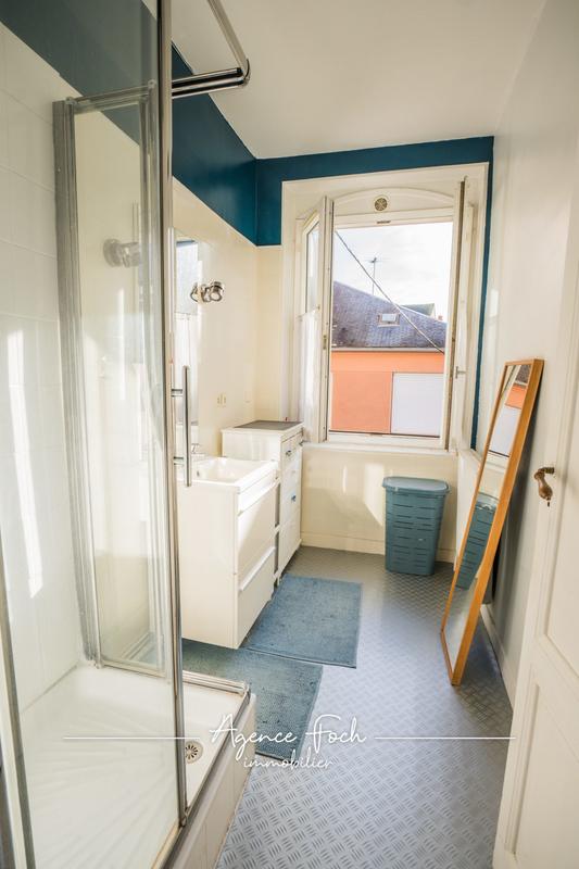 Maison - 210 m² - 6 pièces