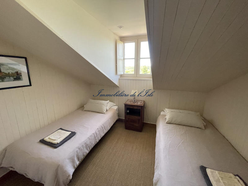 Maison - 253 m² - 13 pièces