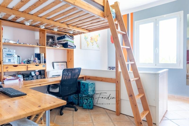 Maison - 210 m² - 8 pièces