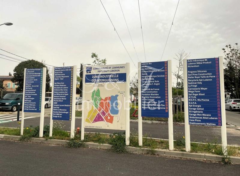 Entrepôt - 2 100 m²