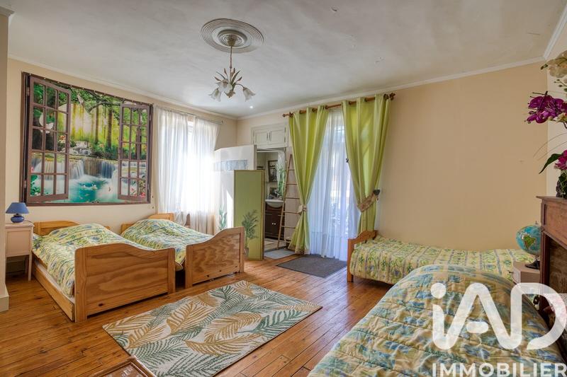 Maison - 230 m² - 7 pièces