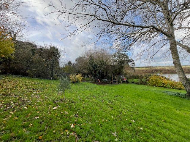 Terrain constructible - 1 200 m²