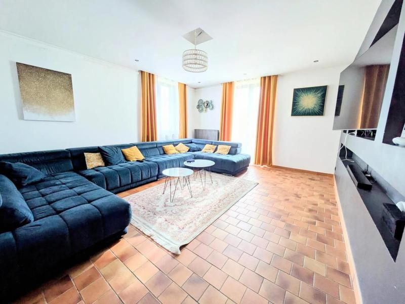 Maison - 205 m² - 7 pièces