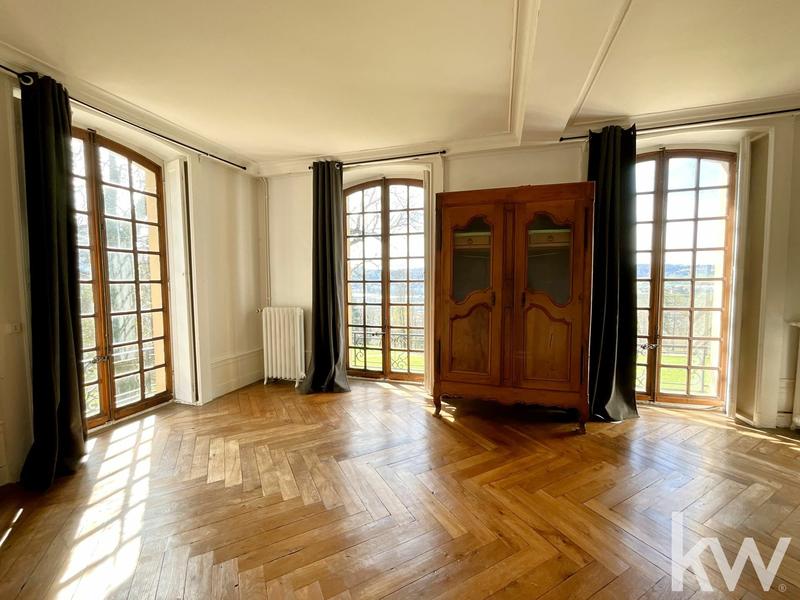 Maison de maîtres - 673 m² - 13 pièces