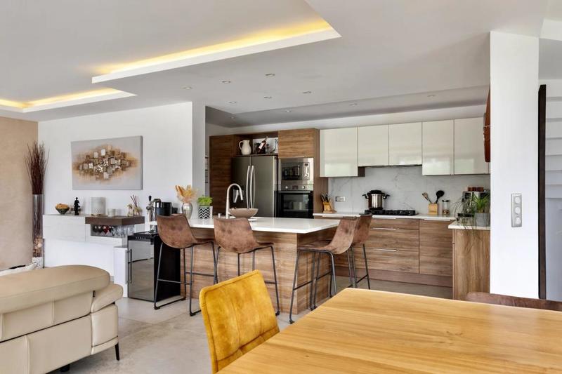 Villa - 222 m² - 9 pièces