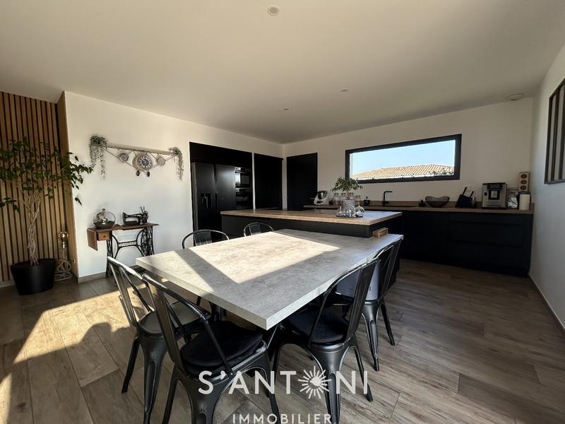 Maison - 97 m² - 4 pièces