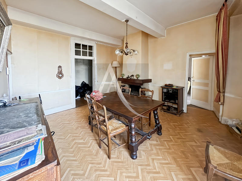 Maison - 250 m² - 9 pièces