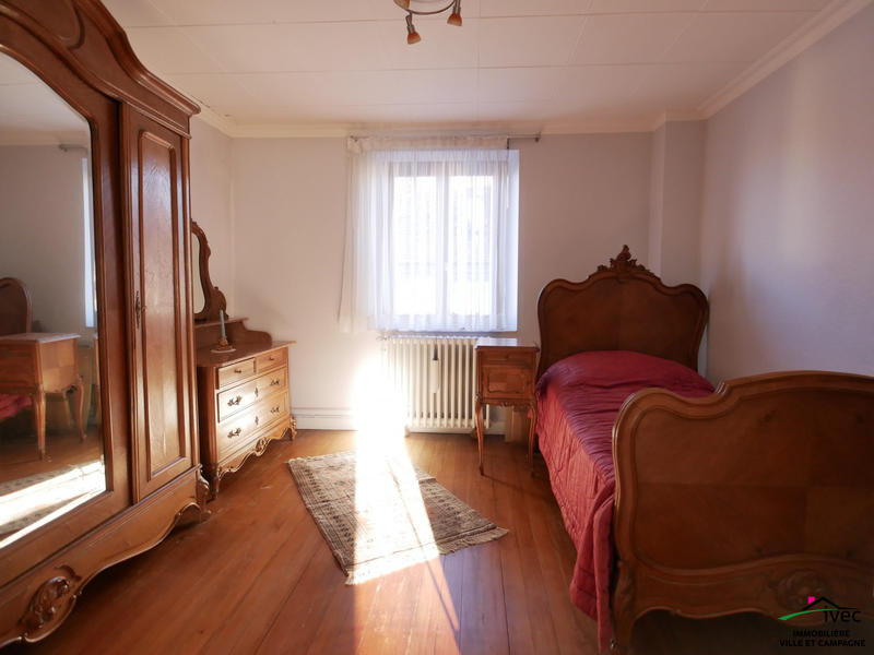 Maison - 238 m² - 8 pièces