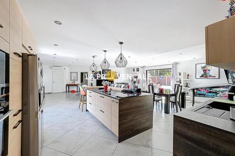 Maison traditionnelle - 143 m² - 5 pièces