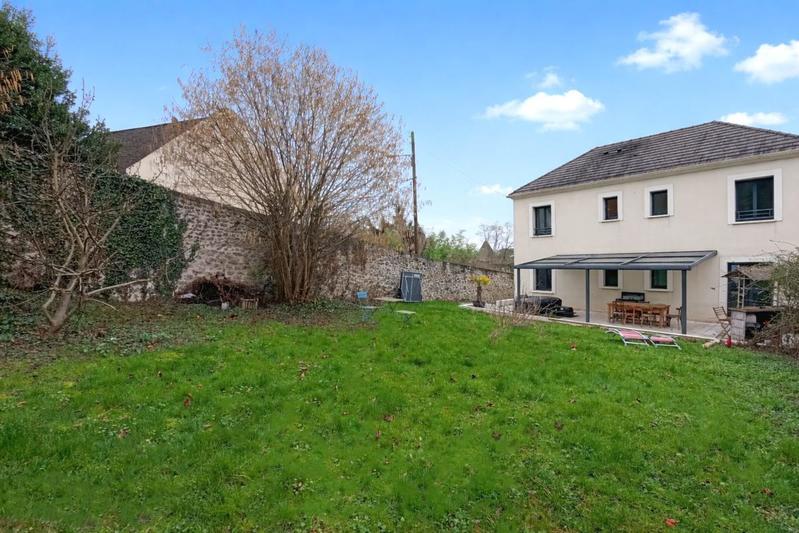 Pavillon - 235 m² - 7 pièces