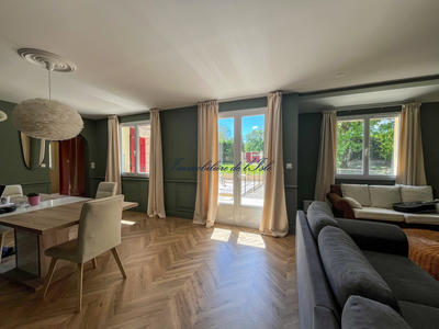 Maison - 241 m² - 8 pièces