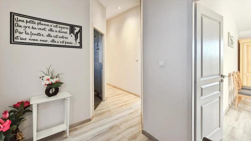 Maison - 225 m² - 8 pièces