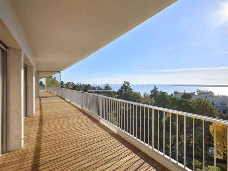 Appartement - 207 m² - 5 pièces