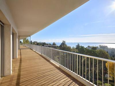 Appartement - 207 m² - 5 pièces