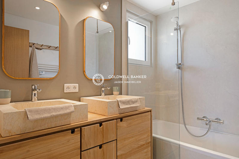 Villa - 250 m² - 5 pièces