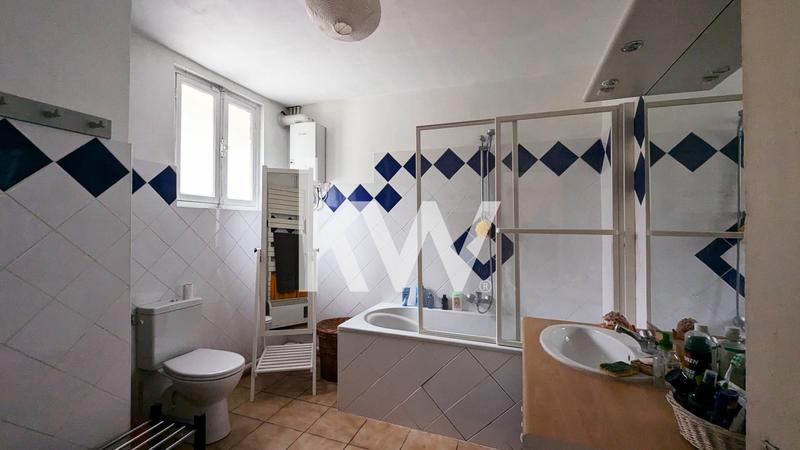 Maison - 147 m² - 9 pièces