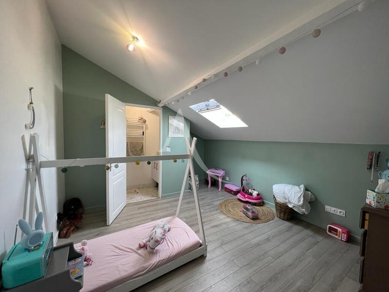 Maison - 90 m² - 5 pièces