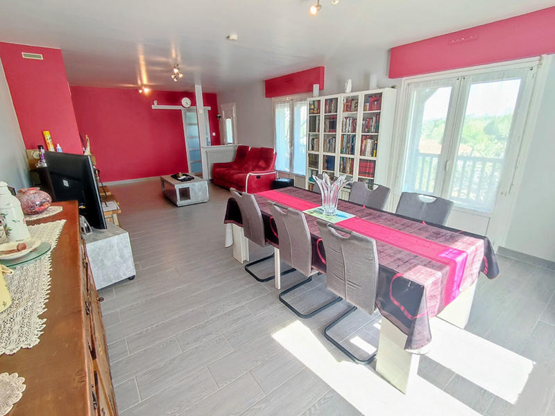 Maison - 114 m² - 11 pièces