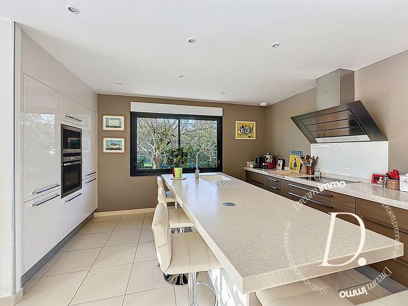 Villa - 191 m² - 8 pièces