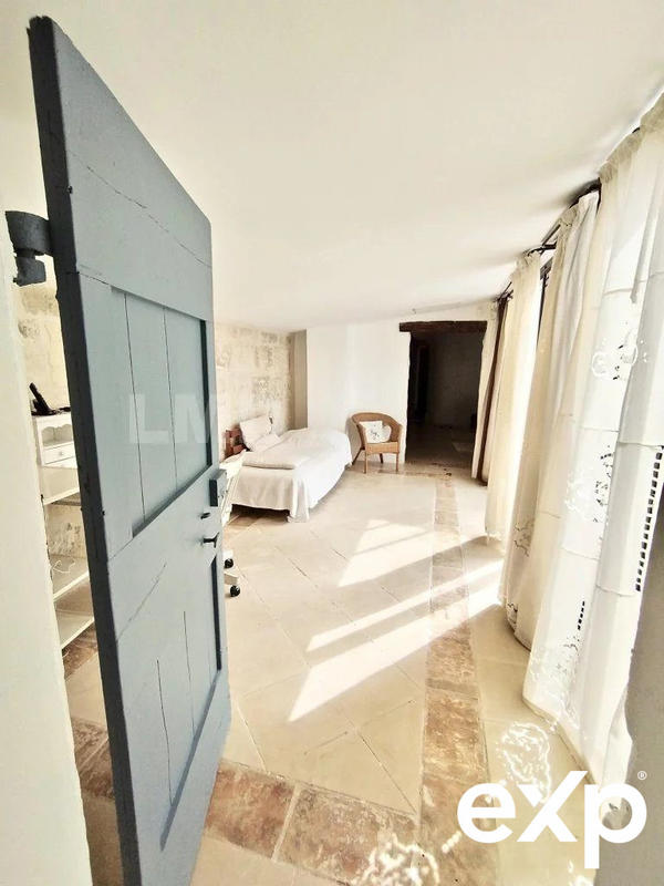 Maison - 300 m² - 7 pièces